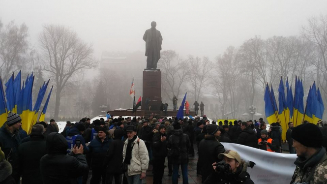 У Києві прихильники Саакашвілі прорвалися до пам'ятника Шевченка через кордон поліції
