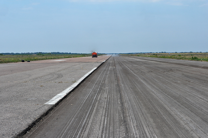 У Черкаському аеропорту зріжуть асфальт для погашення боргів із зарплати
