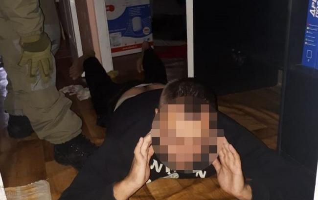Поліція затримала зловмисників, які облили голову ВККС зеленкою
