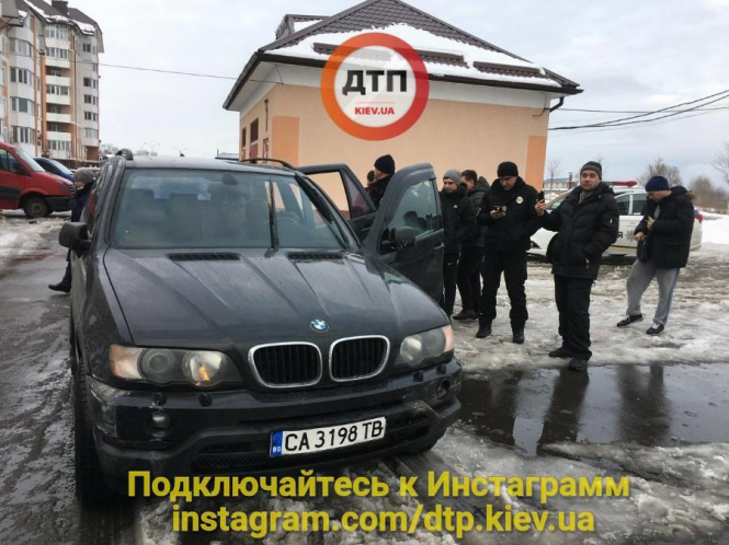 На Київщині місцеві жителі затримали п'яного воєнкома, який влаштував дві ДТП, - ВІДЕО
