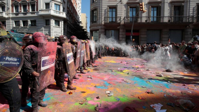 У Барселоні сутички поліції з прихильниками незалежності
