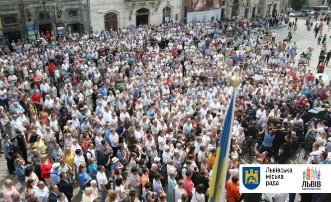 Під Львівську міськраду на віче прийшли близько 5 тис людей