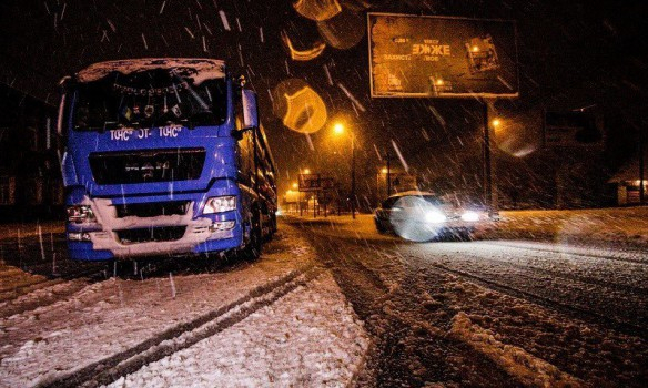 Днепр и Харьков замело снегом: движение транспорта ограничено, - ФОТО
