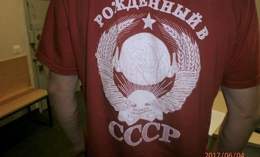 В Литві латвійця оштрафували за футболку з гербом Радянського Союзу 