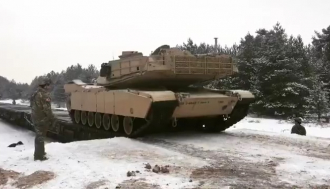 Перша партія американських танків вже прибула до Польщі, - ВІДЕО