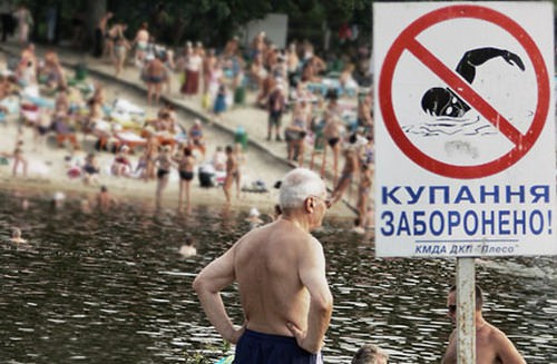 На всіх пляжах Києва купатися не рекомендовано через кишкову паличку