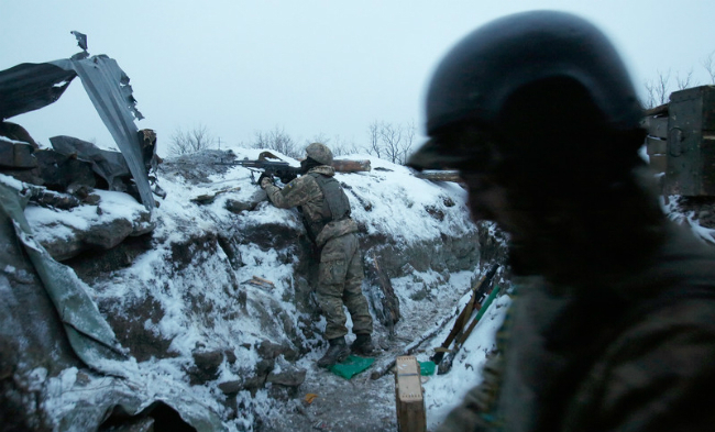 З опівночі п'ятеро українських військових постраждали від обстрілів на Донбасі, – штаб АТО