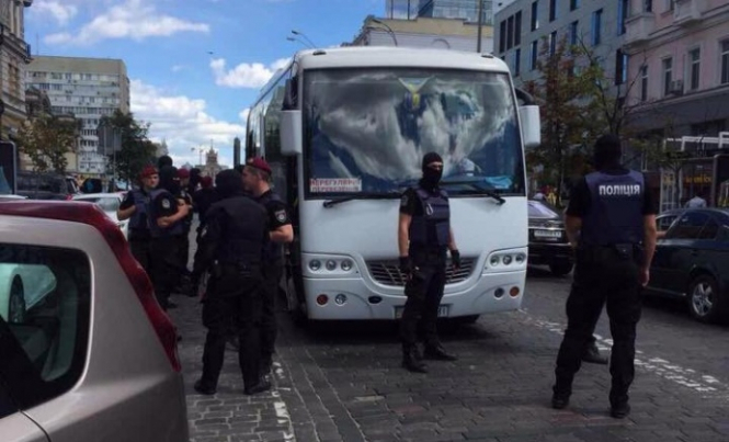 Біля Німецького посольства в Києві поліція затримує групу провокаторів, – ВІДЕО