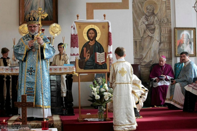 Україна проситиме Вселенського патріарха про надання автокефалії українській церкві  