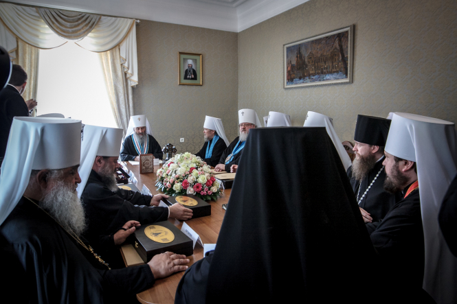 Решение Синода: Украинской церкви продолжат давать Томос