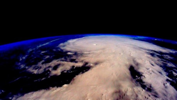NASA показало, как выглядит ураган 