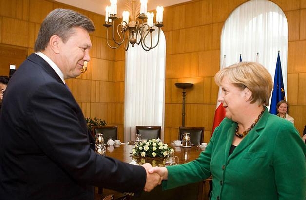 Янукович завтра зустрінеться з Меркель та Олландом 