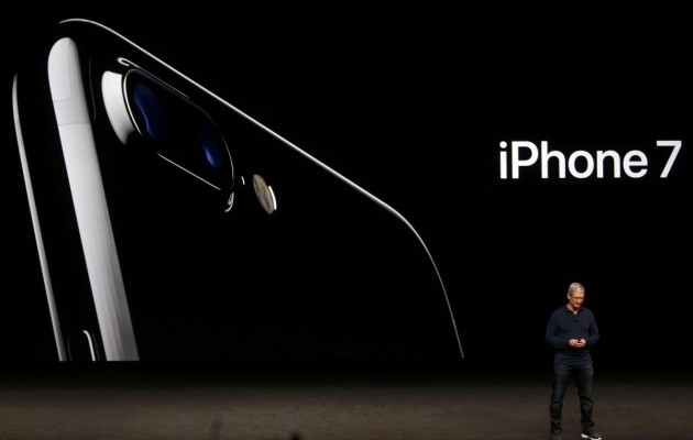 Apple представила iPhone 7