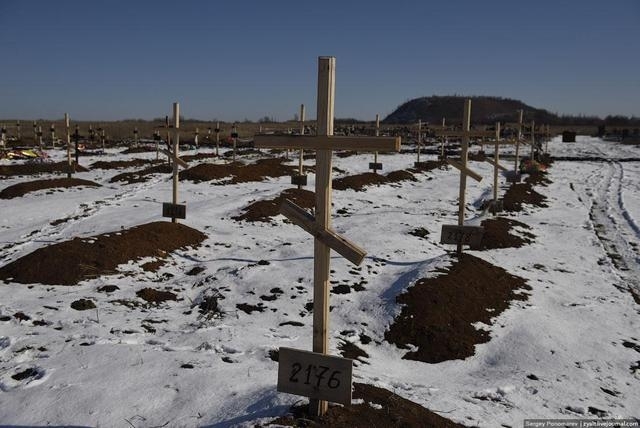 Фотограф опубликовал фото огромного кладбища неопознанных российских наемников в Донецке