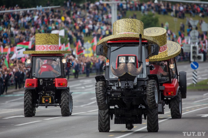 У Білорусі на святкуванні Дня незалежності трактори 