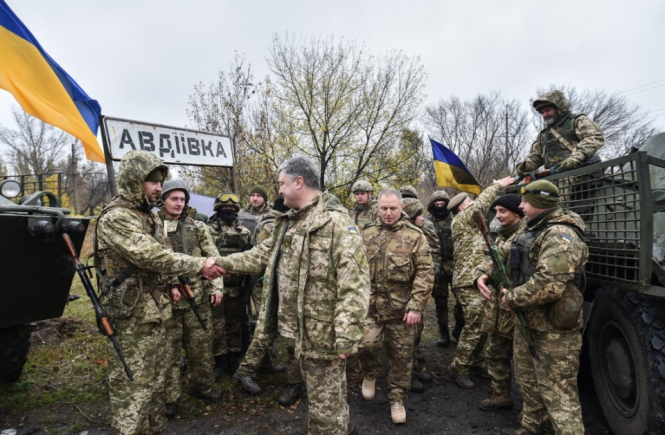 Вас боится враг Порошенко в Авдеевке обратился к бойцам АТО