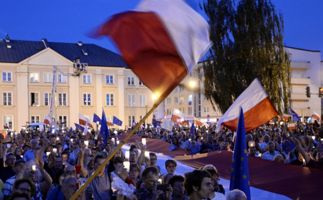 У Польщі тисячі людей протестують проти судової реформи