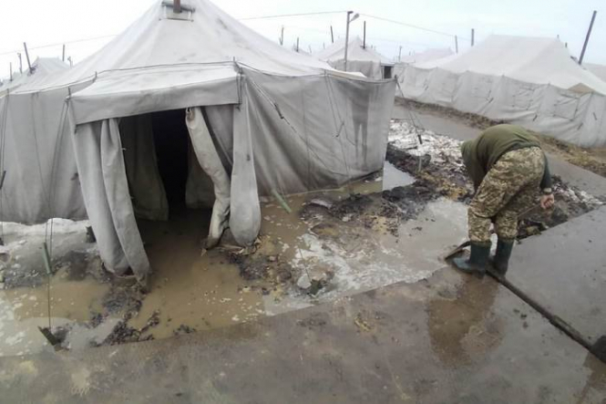 На Николаевщине после таяния снега военный полигон затопило грязью - ФОТО