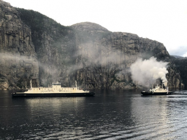 В Норвегии загорелся туристический паром, 54 пассажиров и экипаж эвакуировали