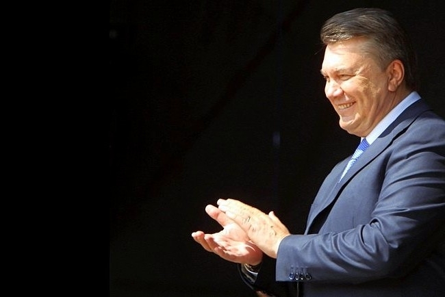 Янукович привітав педагогів зі святом, а Кличка - з перемогою