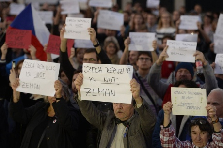 В Чехії демонстранти засудили заяву Земана щодо Криму, - ФОТО