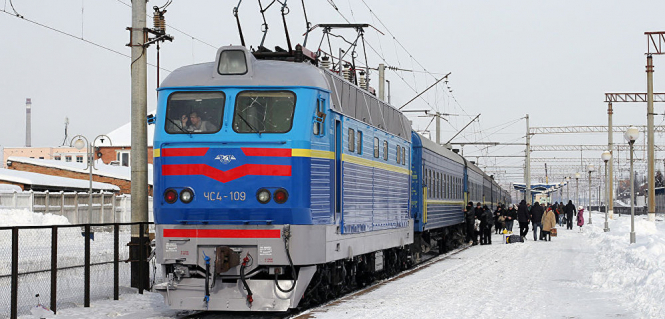 8 поездов задерживаются из-за схода товарняка с рельсов в Киевской области