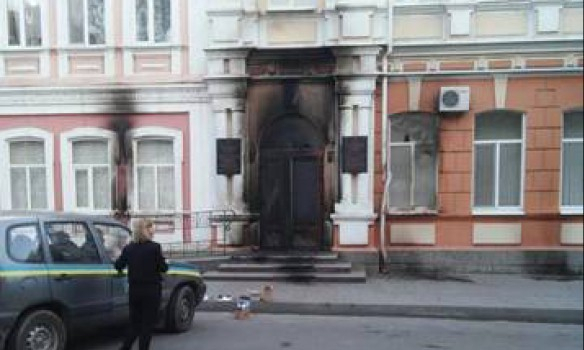 Невідомі вночі підпалили мелітопольську міськраду 