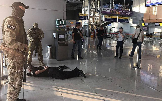 В аэропорту Харькова полицейские организовали схему получения взяток, - СБУ