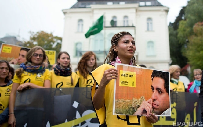 В Лондоне наградили саудовского блоггера, осужденного за 