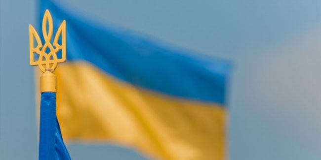 У Польщі чоловік зірвав український прапор в школі з вигуками 