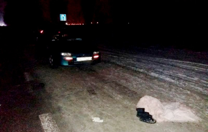 Під Миколаєвом водій збив п'яну 13-річну школярку, яка сиділа посеред дороги