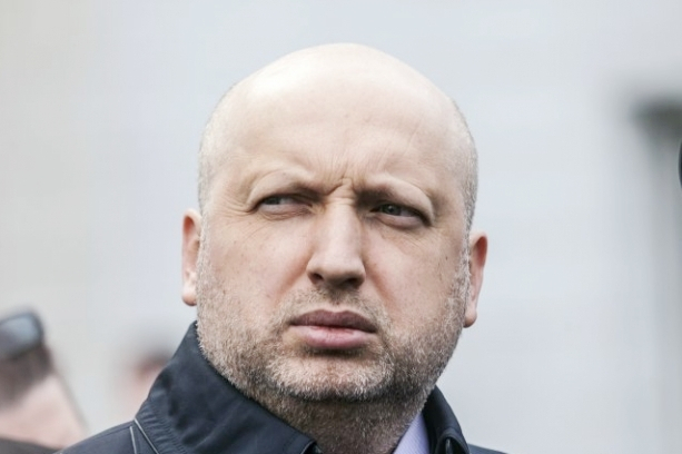 Турчинов просить СБУ розібратися з українськими ЗМІ, які транслювали парад у Донецьку