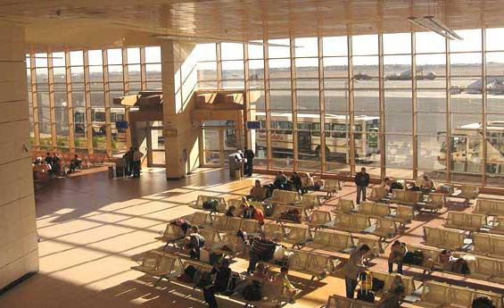 В аеропорту іспанської Барселони застрягли українські туристи 

