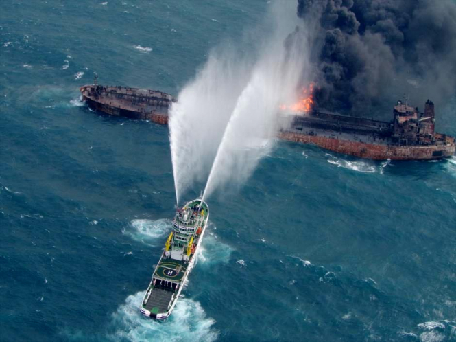 Иранский танкер после недели пожара затонул вблизи Японии