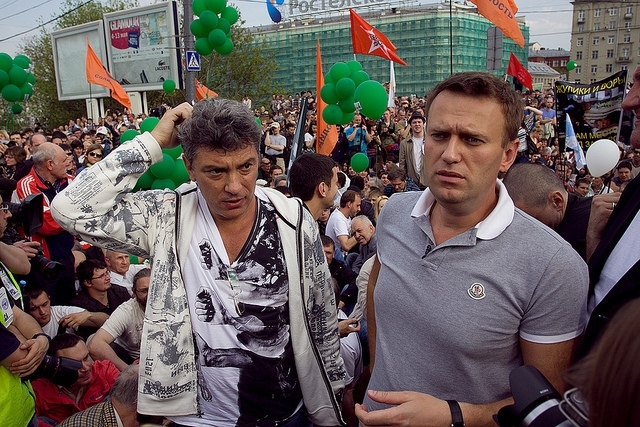Навальний просить відпустити його з-під арешту, щоб попрощатись з Нємцовим