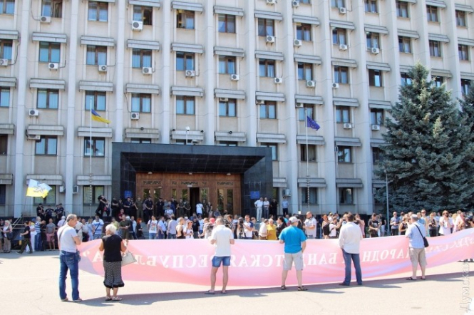 В Одесі під будівлею ОДА відбувається мітинг через побиття активістки, - ФОТО