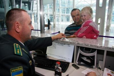 Четырем лицам отказали во въезде в страны ЕС без виз, - МИД