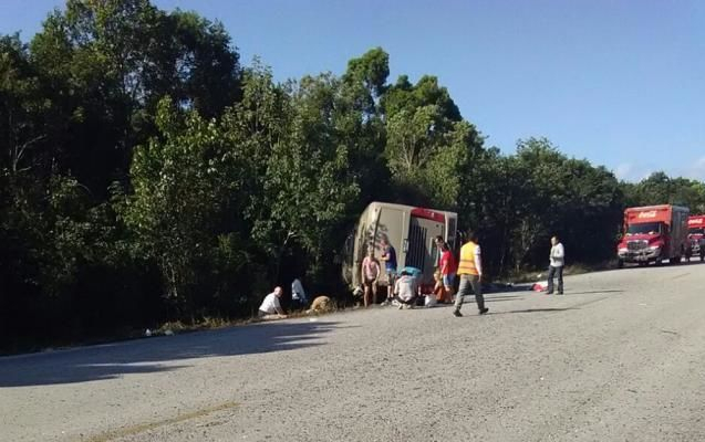 У Мексиці перекинувся туристичний автобус, 11 осіб загинули