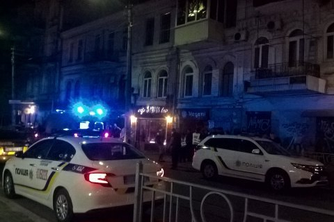 У Києві п'яний чоловік шаблею розбив голову перехожому