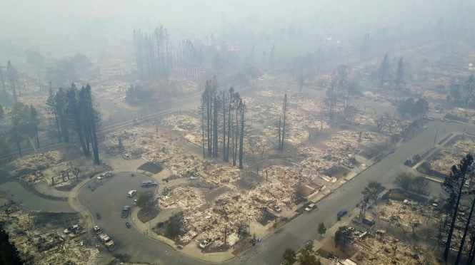Пожары в Калифорнии уничтожили целый район