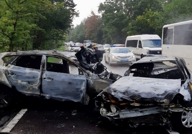 ДТП у Києві: водій виїхав на зустрічну смугу, загинула родина