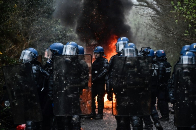 Акція проти аеропорту у Франції: поліція застосувала сльозогінний газ для розгону активістів