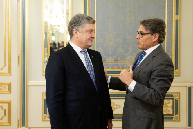Порошенко и Перри договорились о стратегическом энергетическом диалоге между Украиной и США