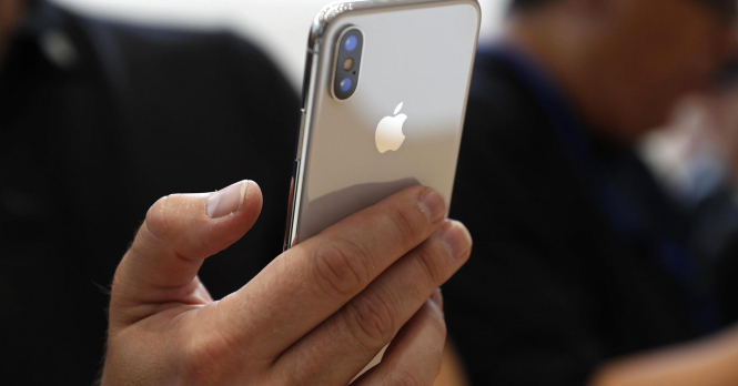 Apple сократит в два раза производство iPhone X из-за низких продаж