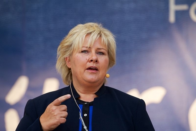 Прем'єр Норвегії також відмовилась летіти до Москви на парад 9 травня