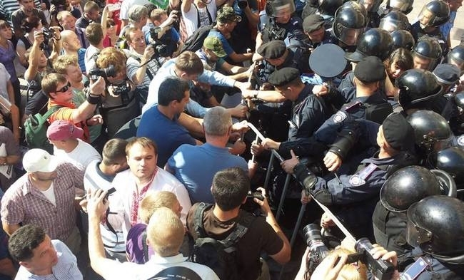 Прокуратура порушила дві карні справи за бійки під Київрадою