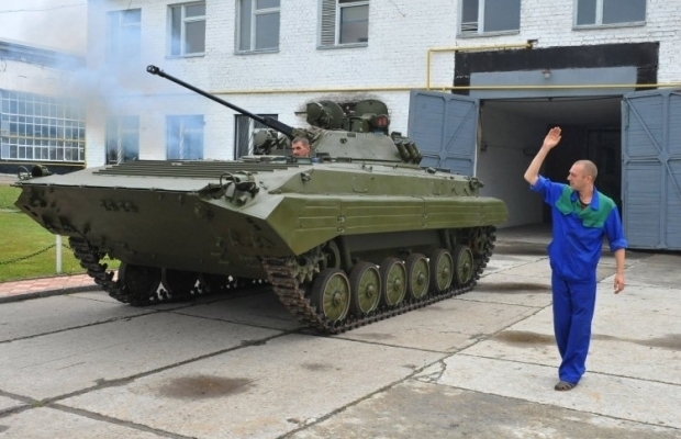 Украинские военные в зоне АТО получили 16 единиц бронетехники