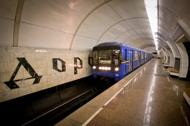 Через вірусну атаку у київському метро турнікети не приймають банківські картки