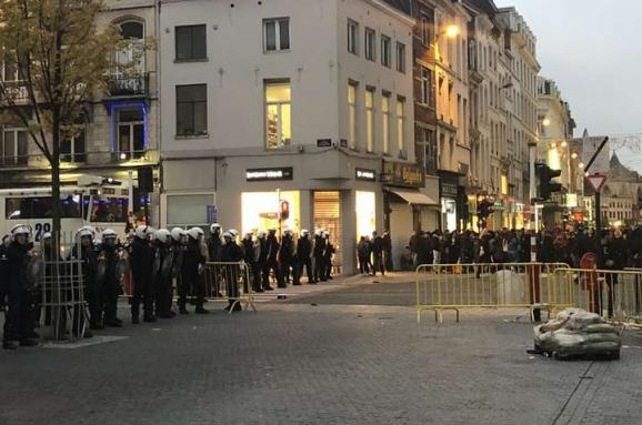 В Брюсселе задержали около 100 человек из-за погромов в центре города - ВИДЕО