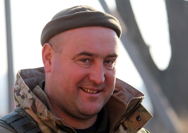 На крыше старого терминала еще с майской атаки лежит чеченец, - командир 93-й бригады Олег Микац